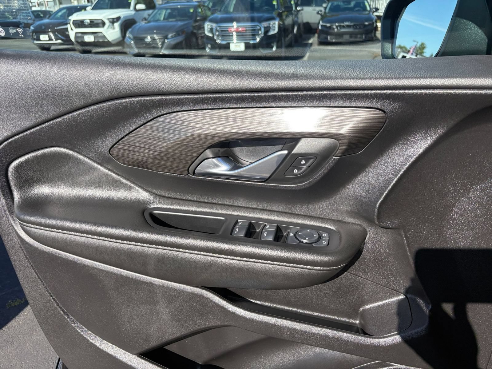 Used 2024 GMC Terrain SLE FWD image 18