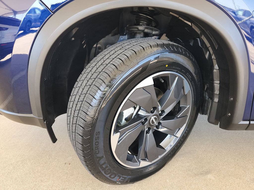 Used 2025 Nissan Rogue SV FWD image 31