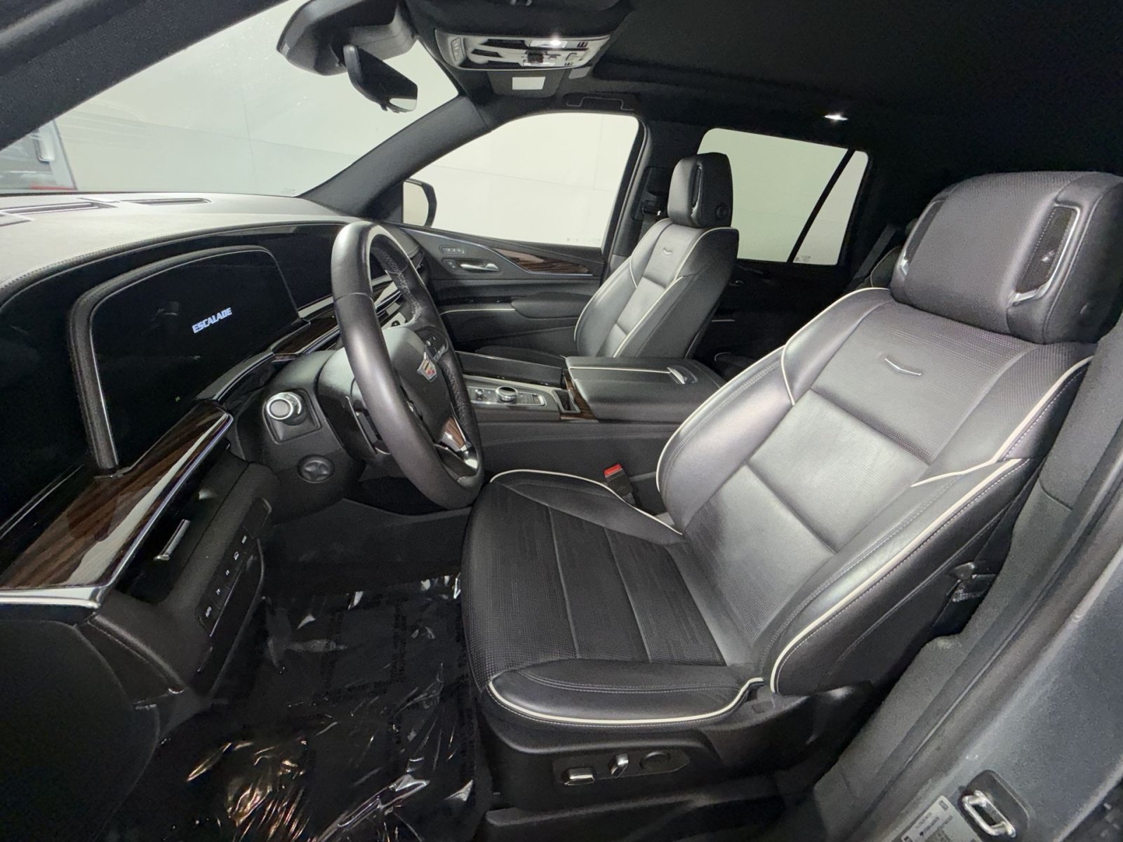 Used 2022 Cadillac Escalade Premium Luxury AWD/4WD image 10