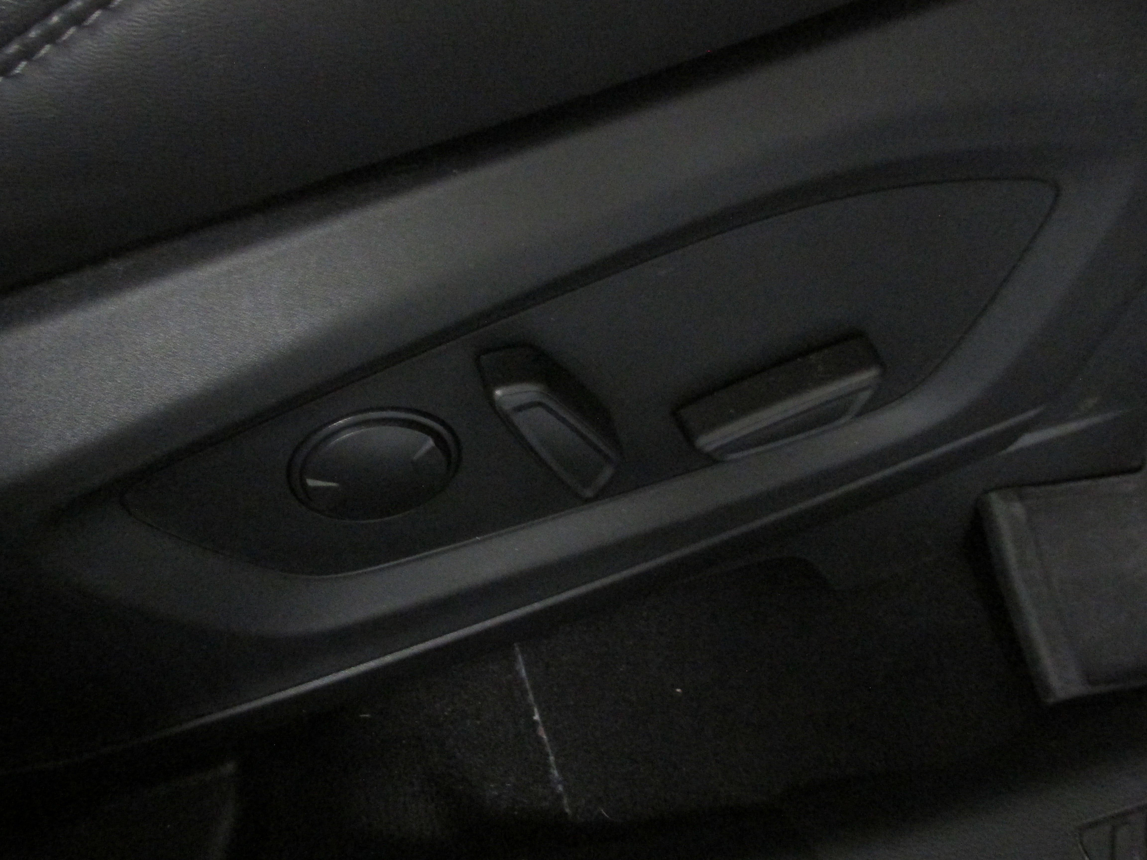 Used 2022 Ford Explorer XLT w/ Equipment Group 202A image 31