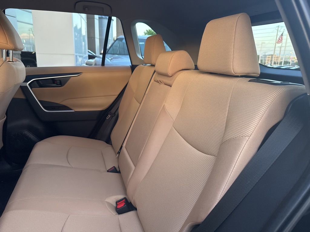 Used 2025 Toyota RAV4 LE image 5