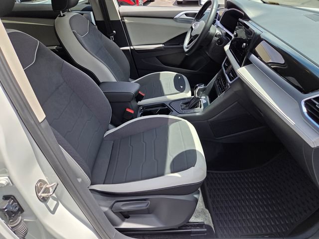 Certified 2025 Volkswagen Taos SE FWD image 16