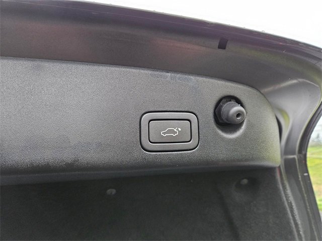 Used 2011 Jaguar XJ image 11