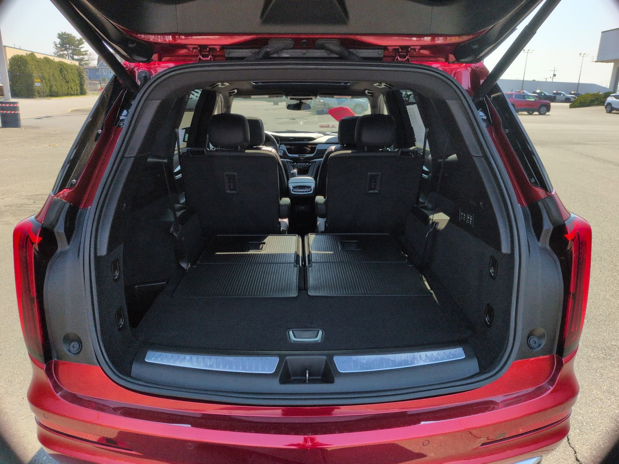 Certified 2024 Cadillac XT6 Premium Luxury w/ LPO, Floor Liner Package AWD/4WD image 25