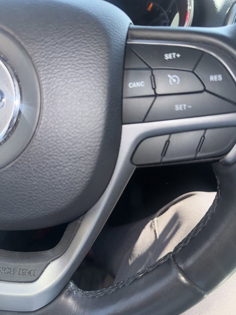 Used 2021 Jeep Grand Cherokee Laredo AWD/4WD image 10