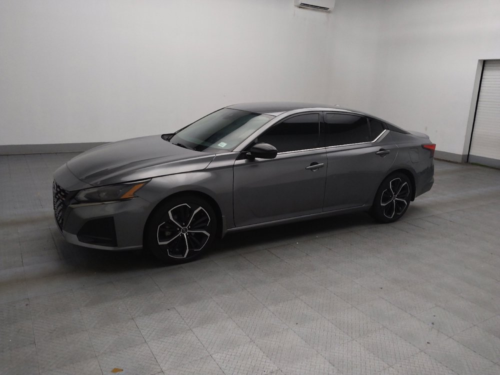 Used 2023 Nissan Altima 2.5 SR FWD image 2