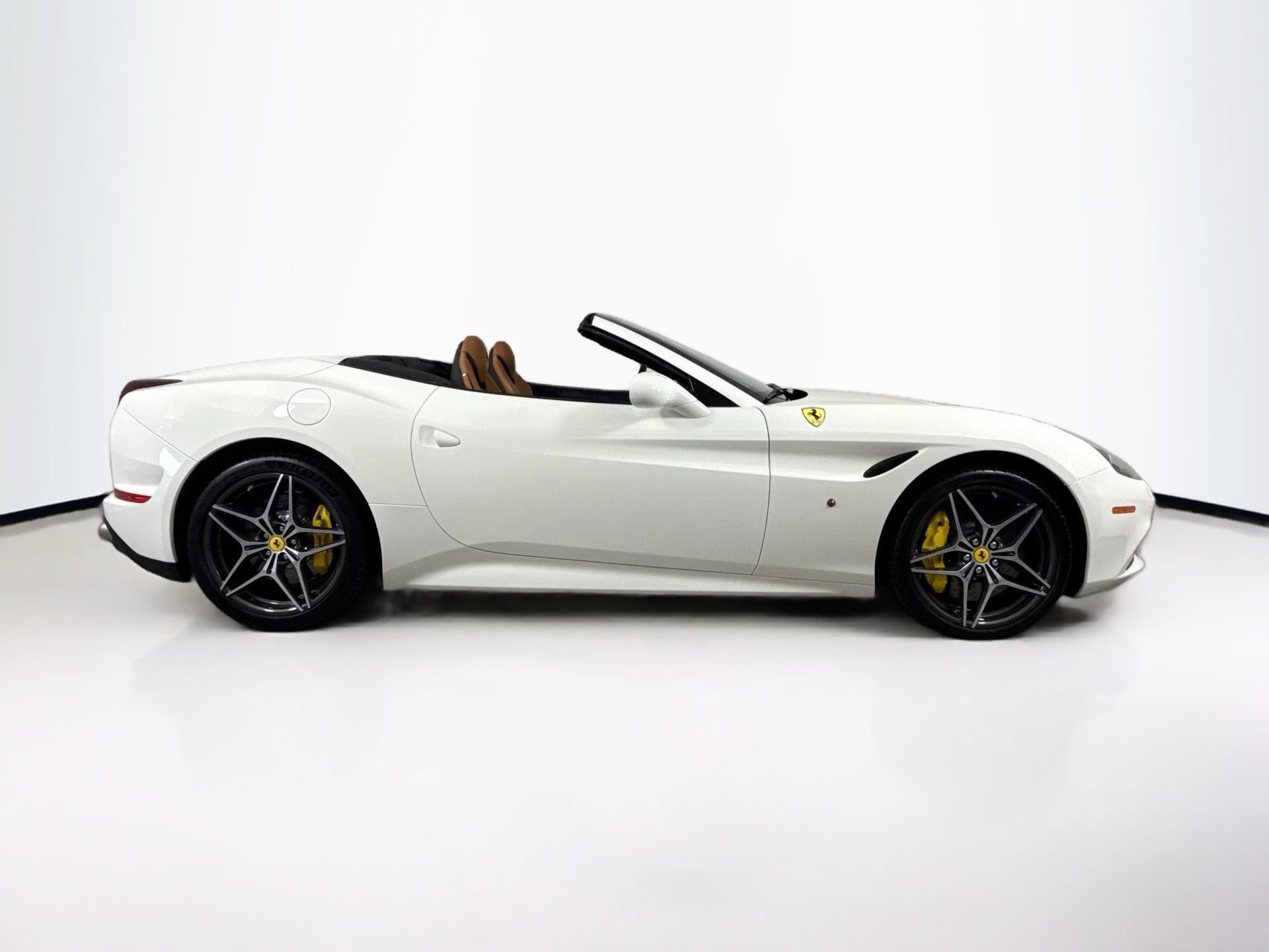 Certified 2017 Ferrari California T RWD image 8