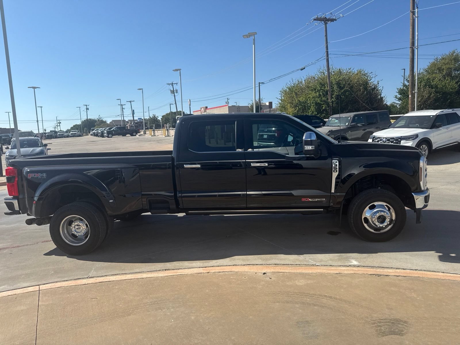 Used 2024 Ford F350 Lariat w/ Lariat Ultimate Package AWD/4WD image 4