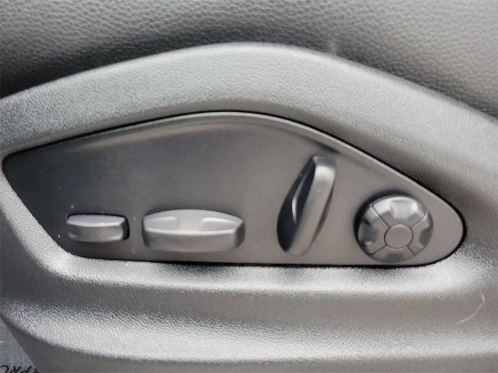 Certified 2025 Porsche Cayenne image 28