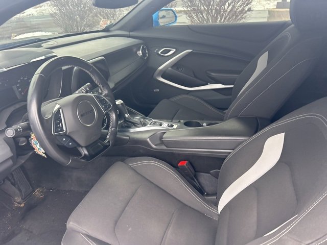 Used 2022 Chevrolet Camaro LT w/ Technology Package image 10