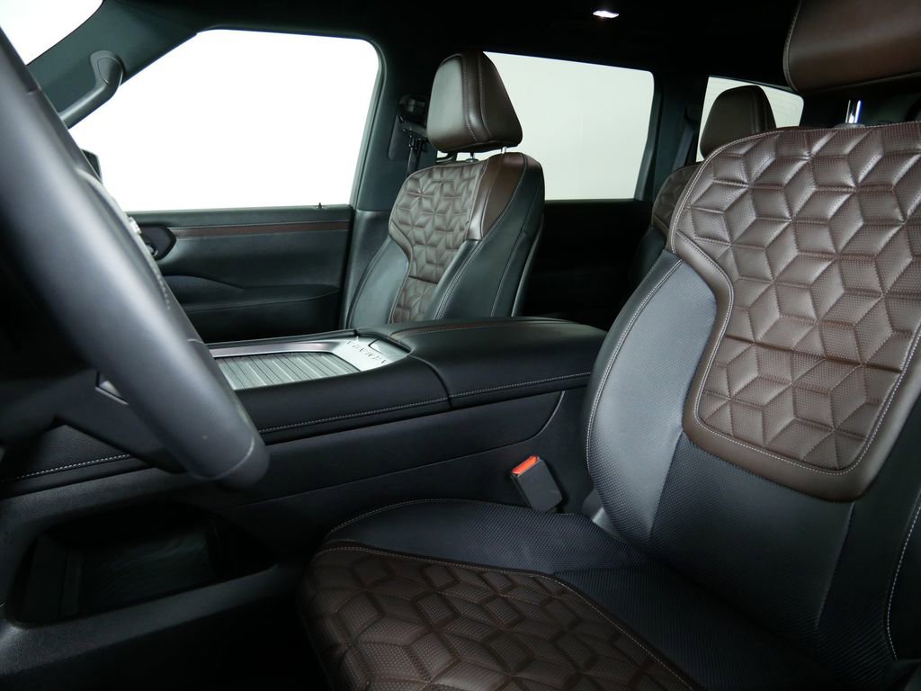 Used 2025 Nissan Armada Platinum Reserve image 14