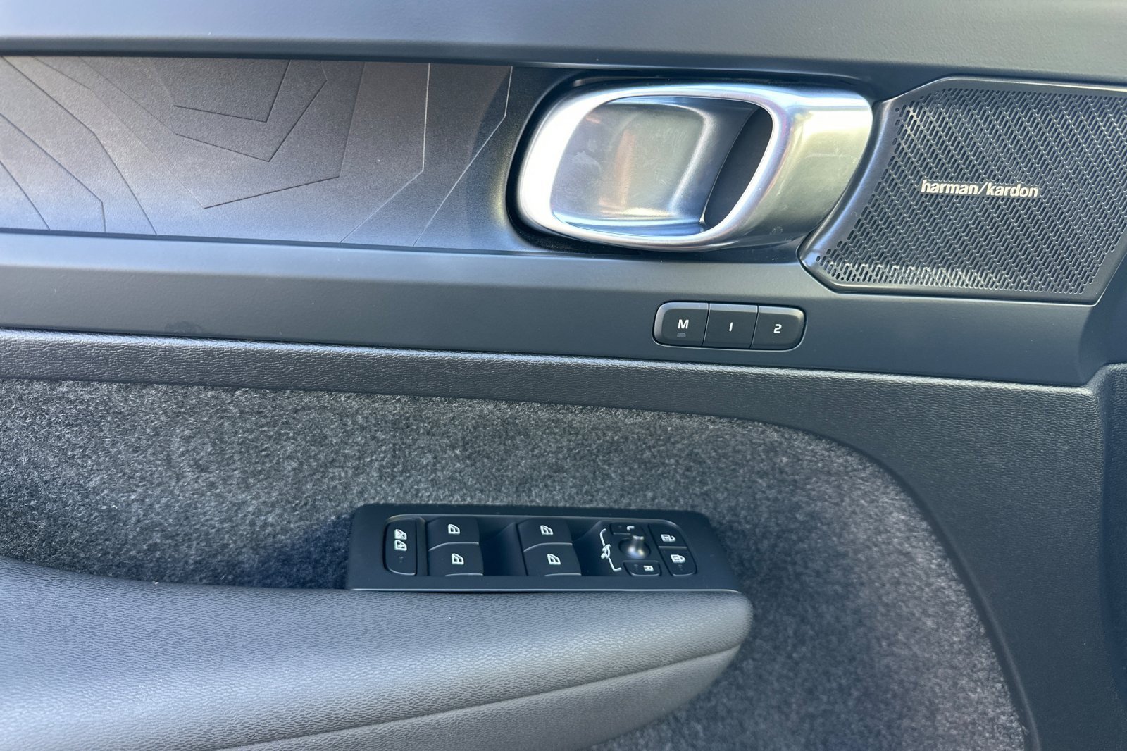 Used 2023 Volvo XC40 Recharge Ultimate w/ Protection Package Premier AWD/4WD image 10