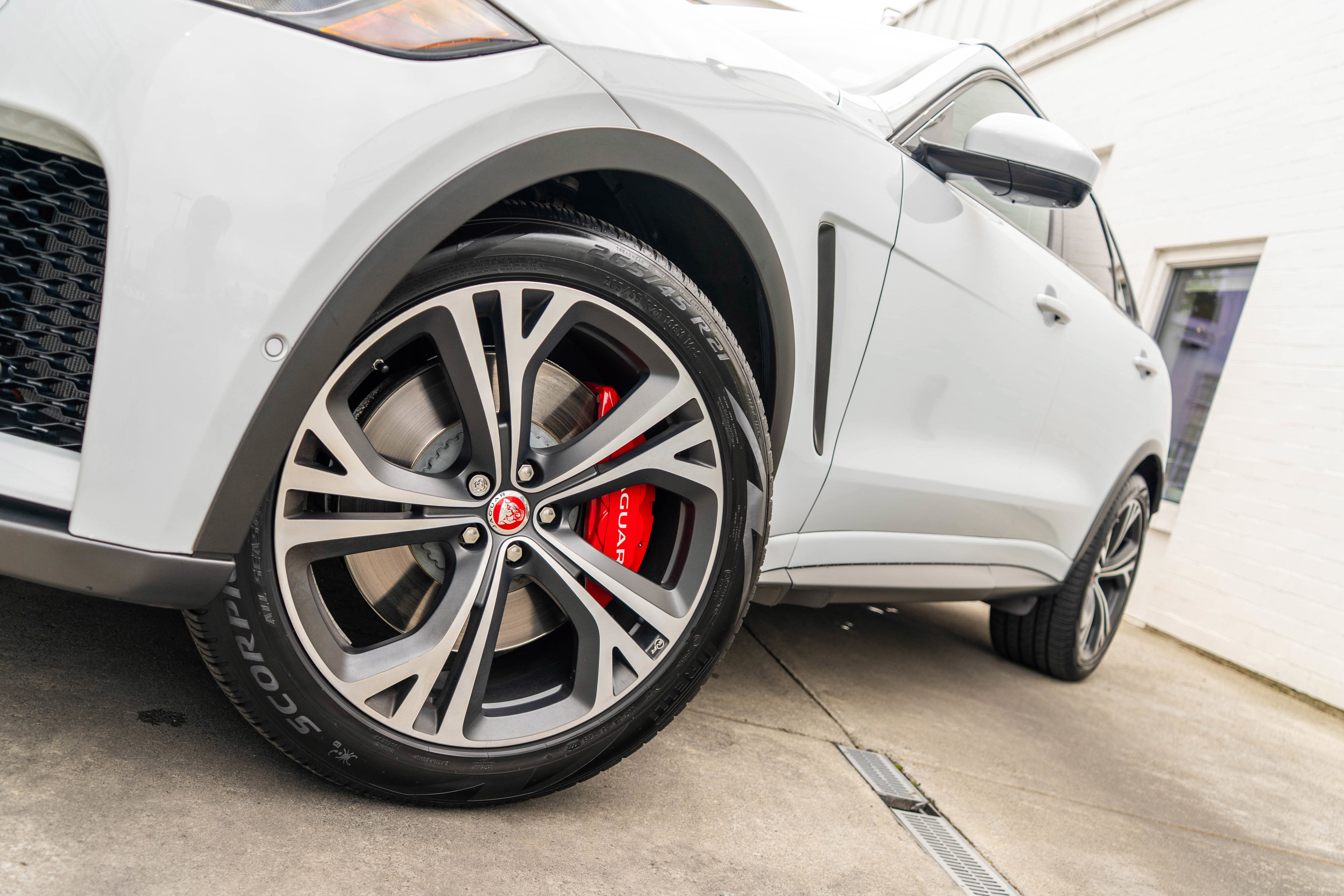 Used 2019 Jaguar F-PACE SVR AWD/4WD image 4