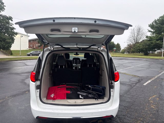 Used 2018 Chrysler Pacifica Limited FWD image 14