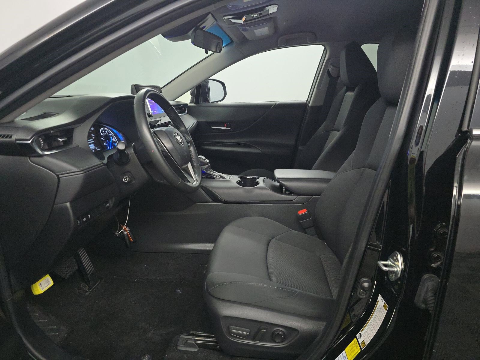 Used 2023 Toyota Venza LE AWD/4WD image 6