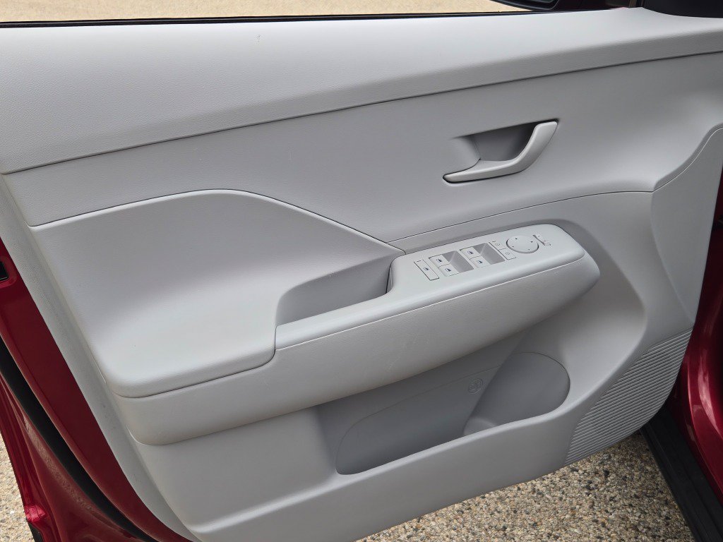 Used 2025 Hyundai Kona SEL AWD/4WD image 23