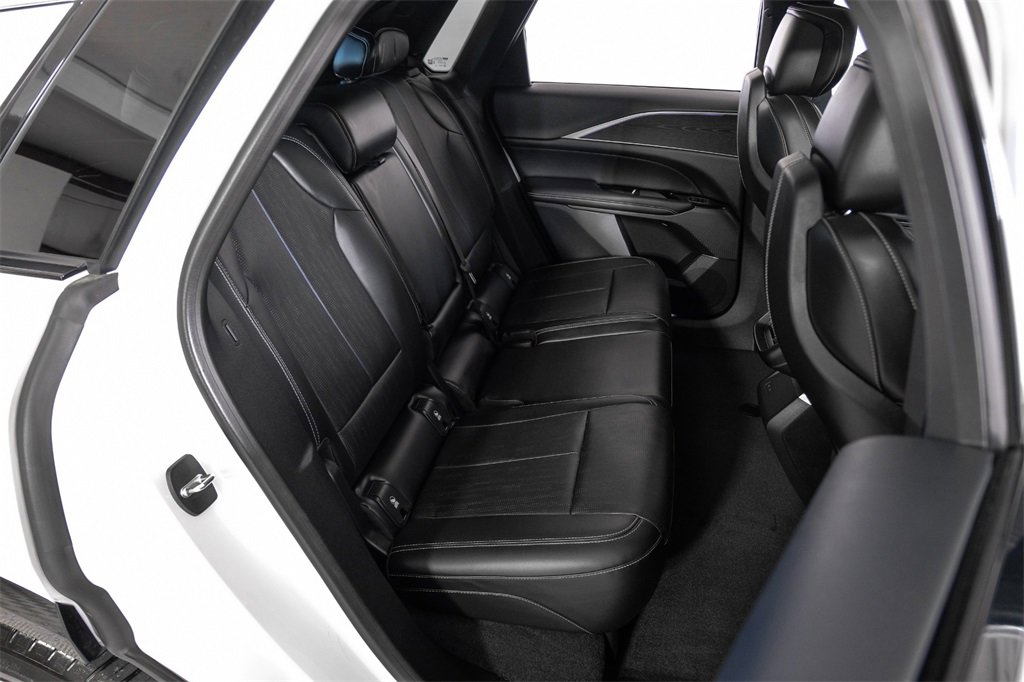 Used 2024 Cadillac Lyriq Luxury image 34