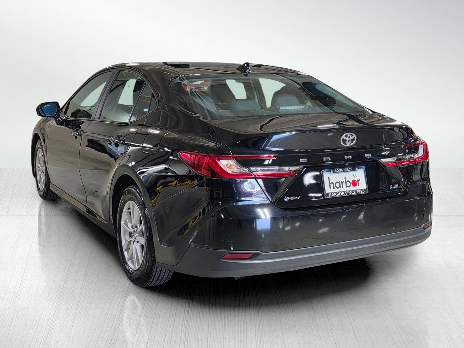 Used 2025 Toyota Camry LE image 5