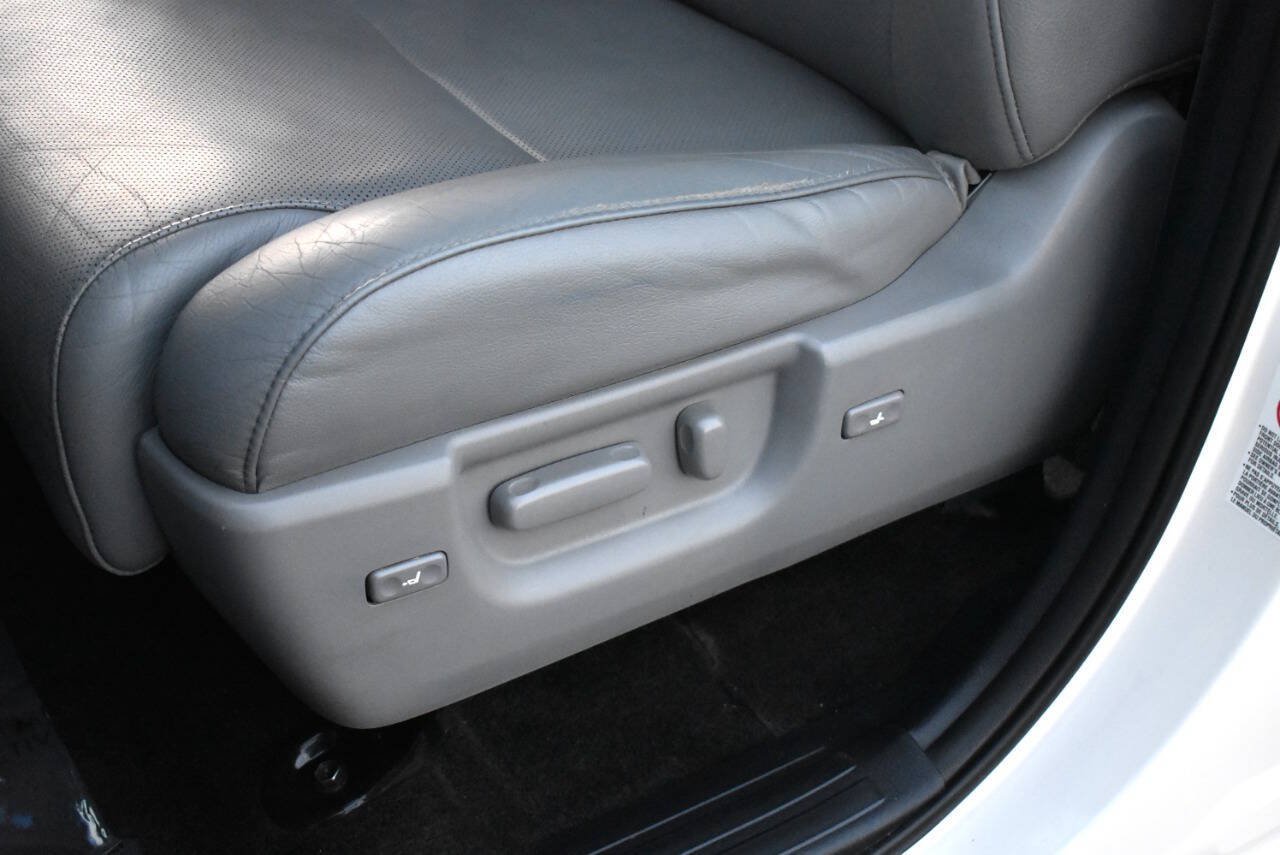 Used 2013 Toyota Sequoia Platinum AWD/4WD image 52