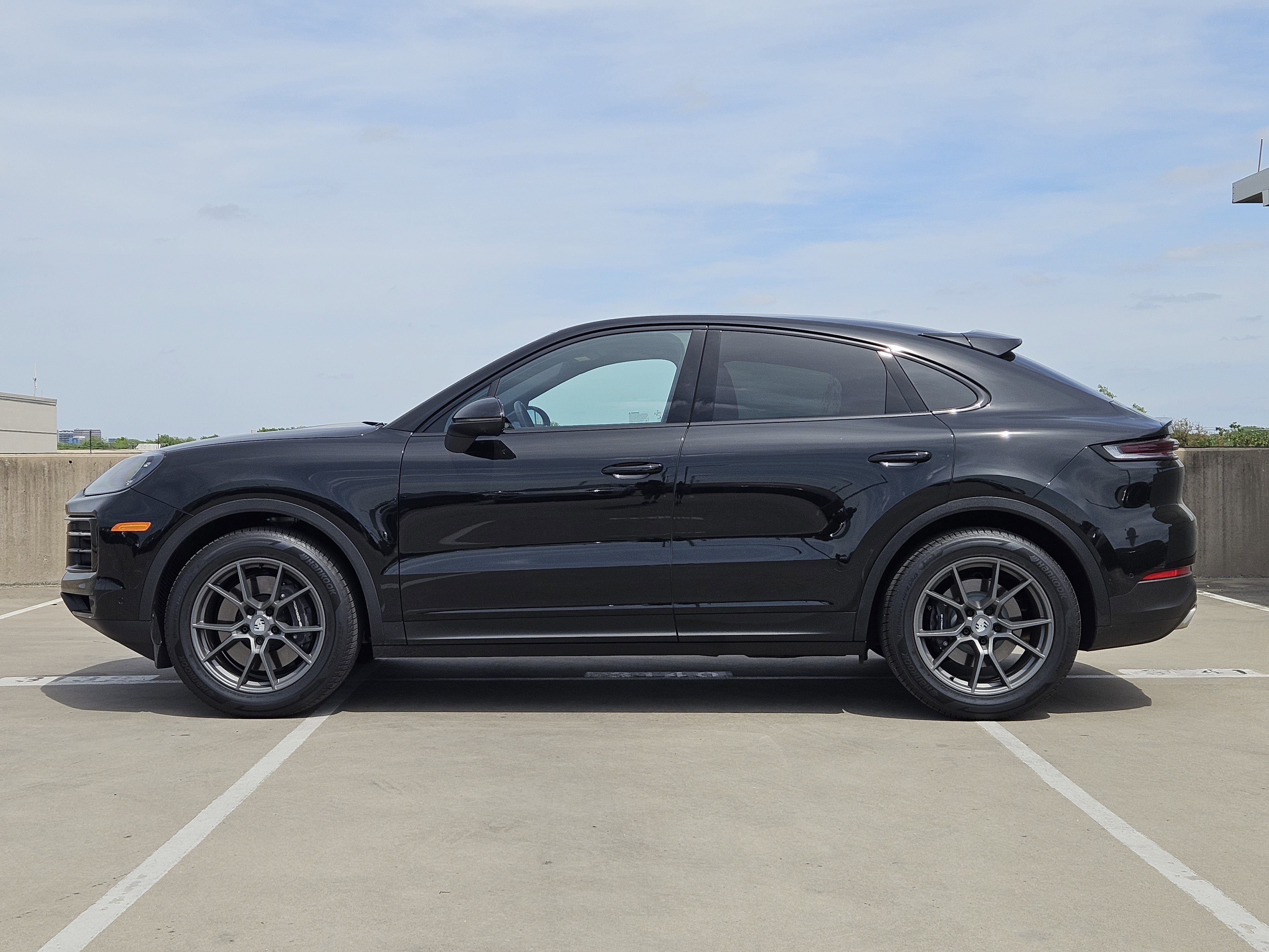 Certified 2025 Porsche Cayenne Coupe image 2