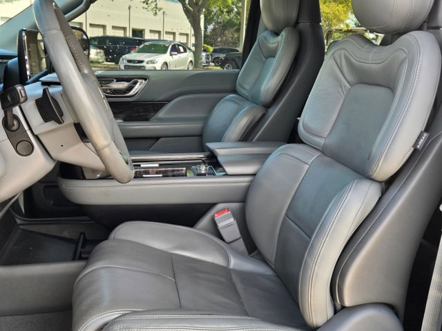 Used 2020 Lincoln Navigator Reserve image 16