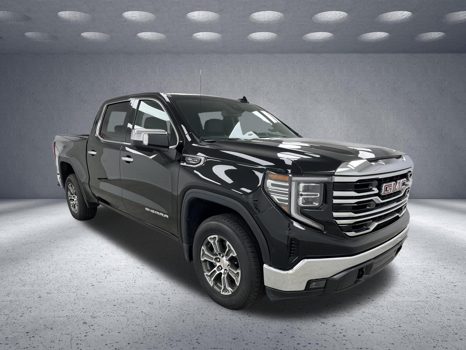 Used 2025 GMC Sierra 1500 SLT RWD image 7