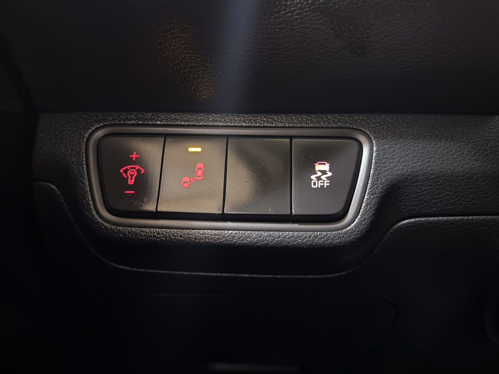 Certified 2024 Kia Forte LXS w/ LXS Technology Package image 21