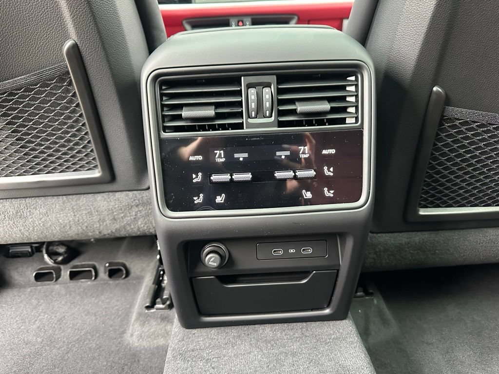Used 2026 Porsche Cayenne E-Hybrid Coupe AWD/4WD image 40