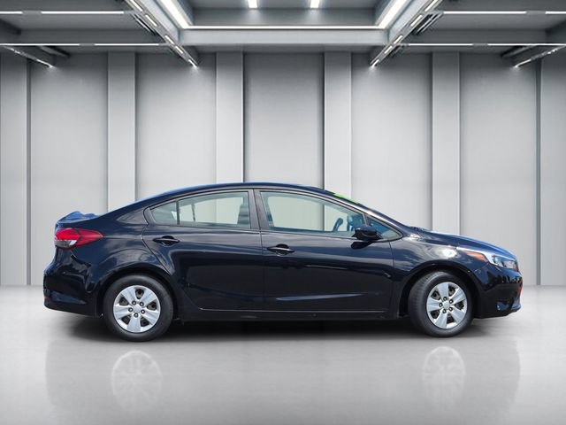 Used 2017 Kia Forte LX FWD image 3