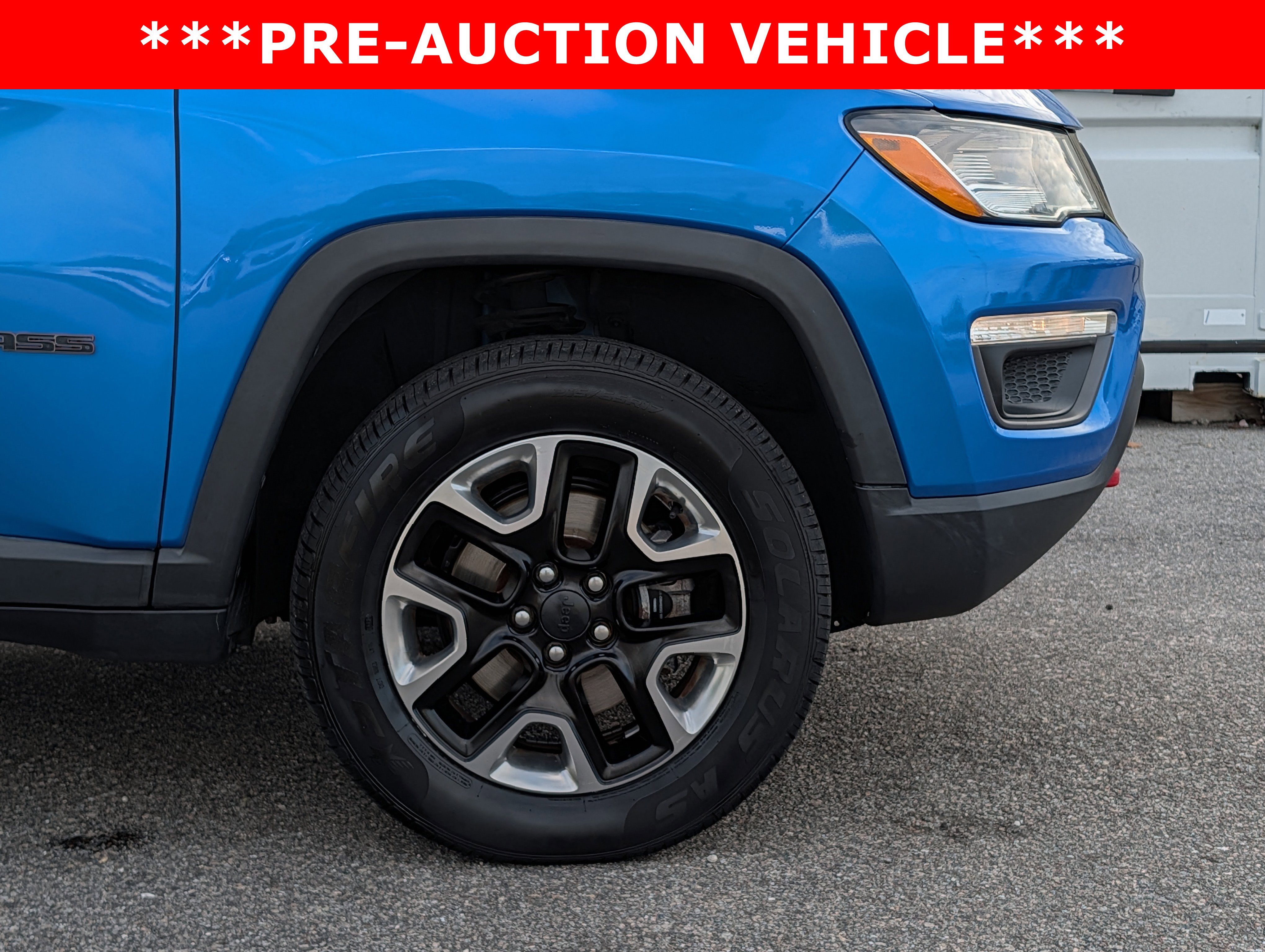 Used 2018 Jeep Compass Trailhawk w/ Leather Interior Group AWD/4WD image 11