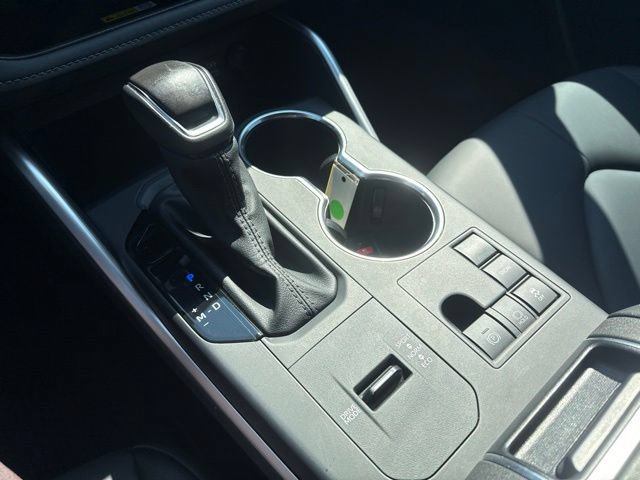Used 2025 Toyota Highlander XLE FWD image 32