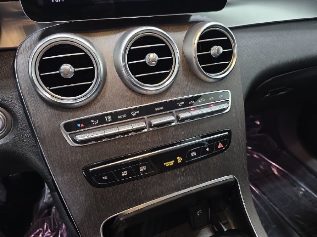 Used 2020 Mercedes-Benz GLC 300 4MATIC image 24