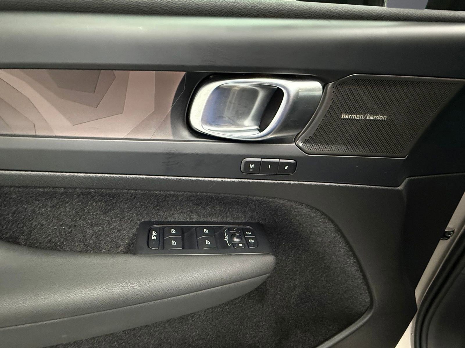 Used 2024 Volvo XC40 Recharge Ultimate w/ Protection Package Premier image 12