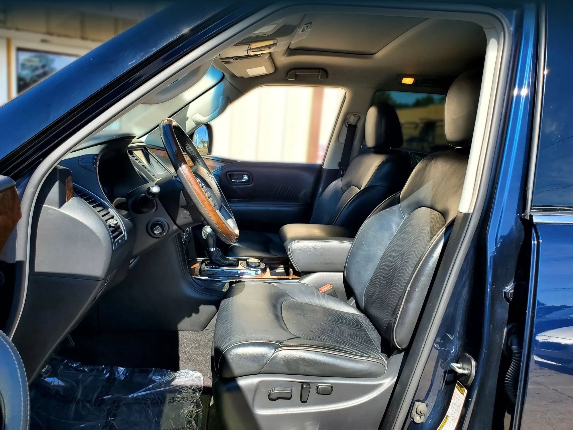Used 2017 INFINITI QX80 4WD w/ Driver Assistance Package image 3