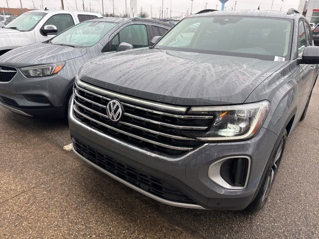 Used 2025 Volkswagen Atlas SE image 13