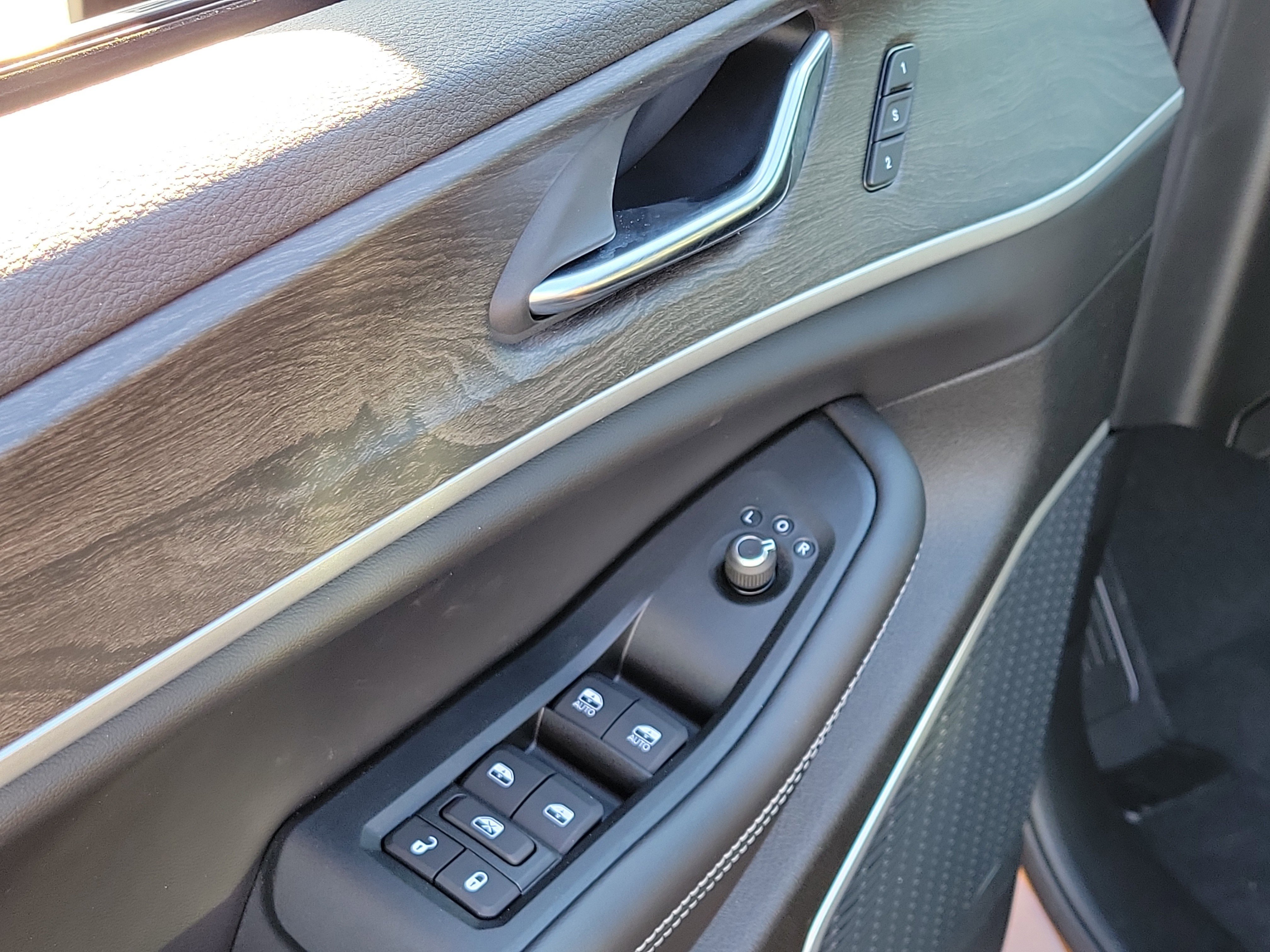 New 2026 Jeep Grand Cherokee Limited w/ Luxury Tech Group II RWD image 17