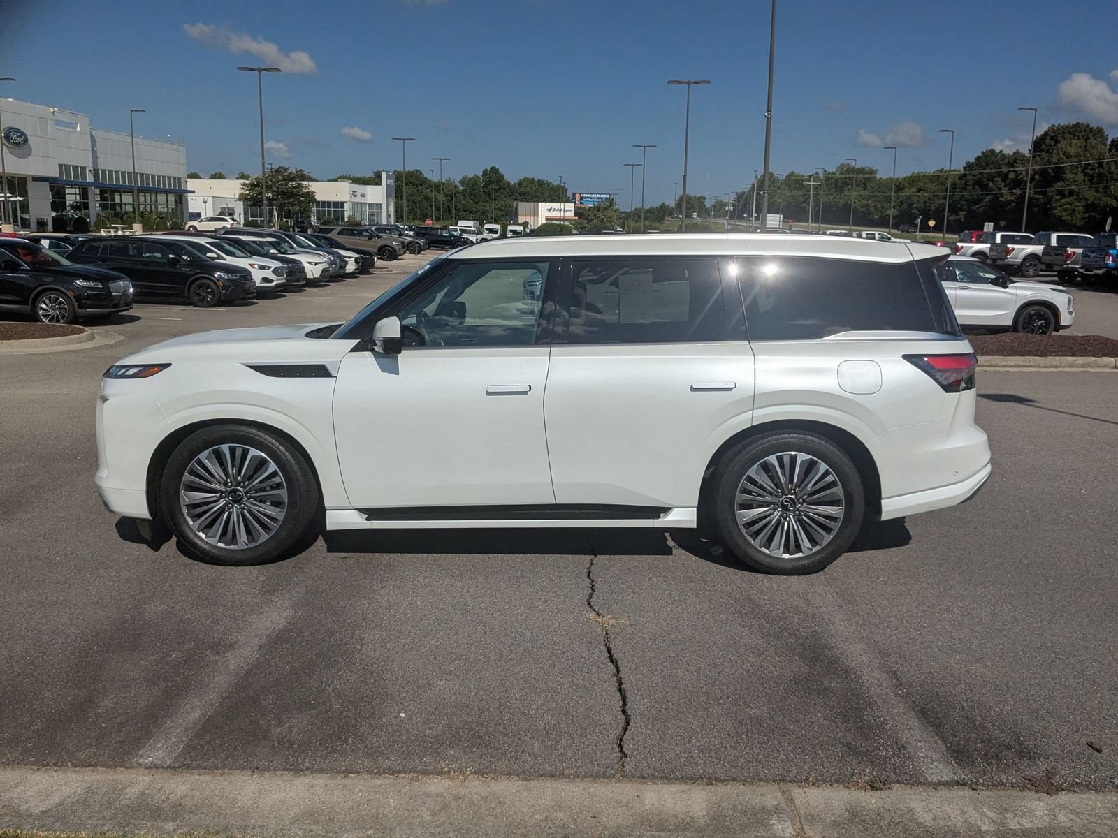 Used 2025 INFINITI QX80 Luxe AWD/4WD image 6