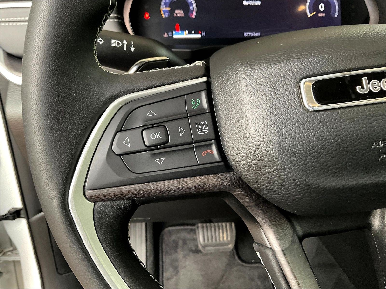 Used 2023 Jeep Grand Cherokee Limited AWD/4WD image 11