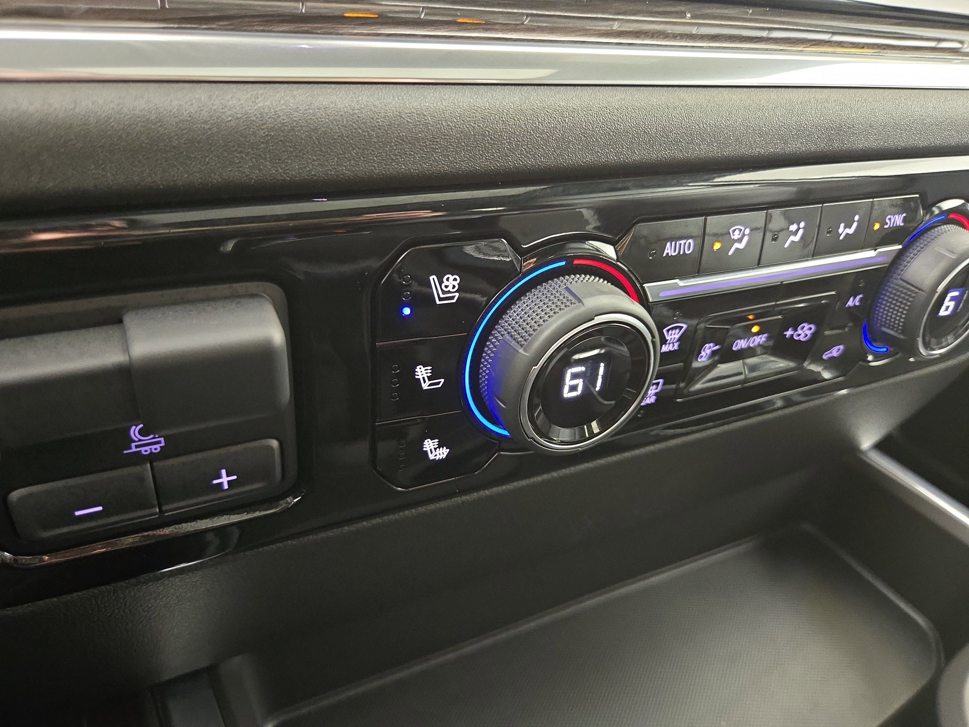 Certified 2025 Chevrolet Silverado 1500 LTZ w/ LTZ Premium Package image 27