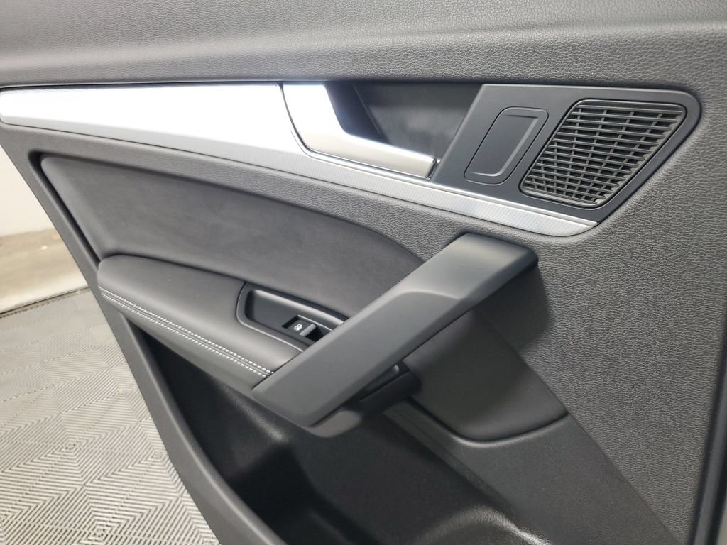 Used 2024 Audi Q5 2.0T Premium Plus w/ Premium Plus Package AWD/4WD image 19