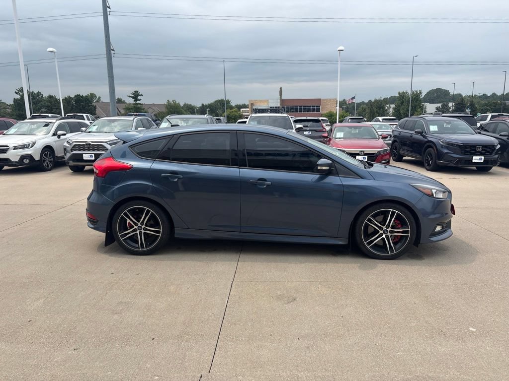 Used 2018 Ford Focus ST FWD image 4