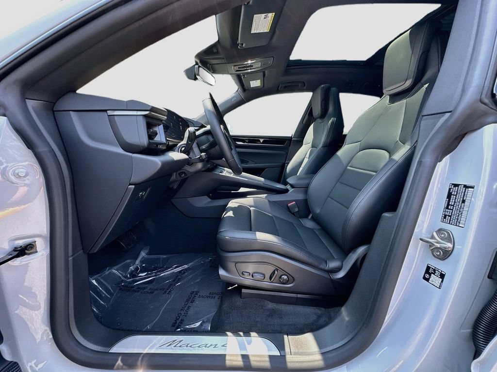 New 2026 Porsche Macan 4 Electric AWD/4WD image 5