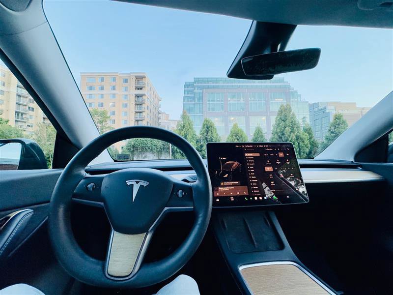 Used 2021 Tesla Model Y Long Range image 36