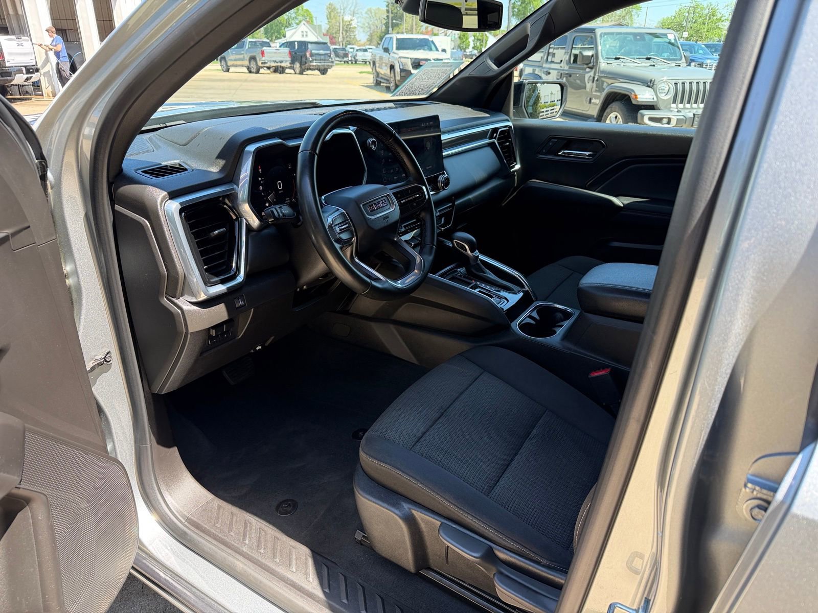 Used 2023 GMC Canyon Elevation w/ Convenience Package image 4