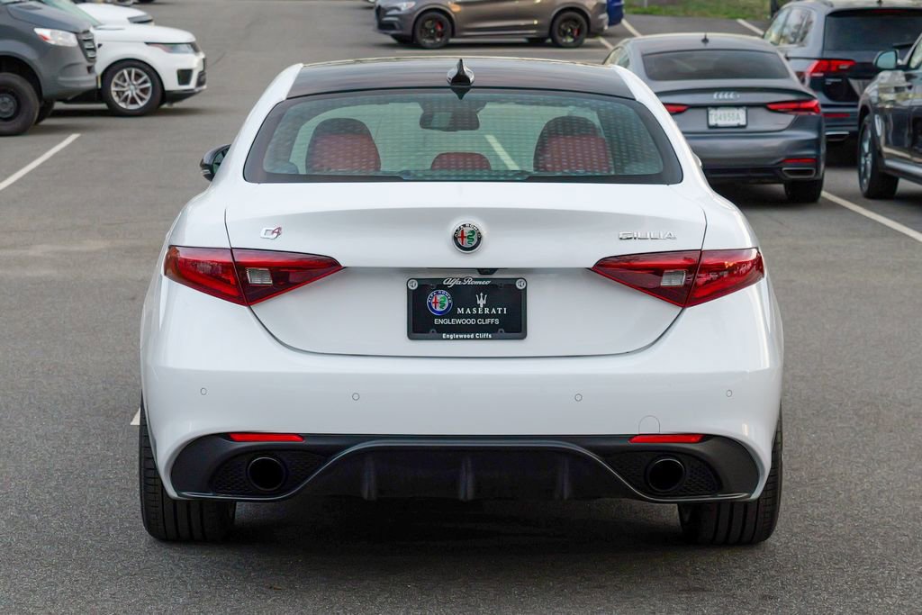 Used 2023 Alfa Romeo Giulia Veloce AWD/4WD image 7