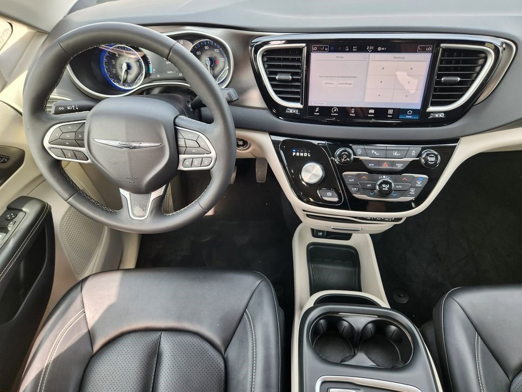 Used 2024 Chrysler Pacifica Touring-L image 25