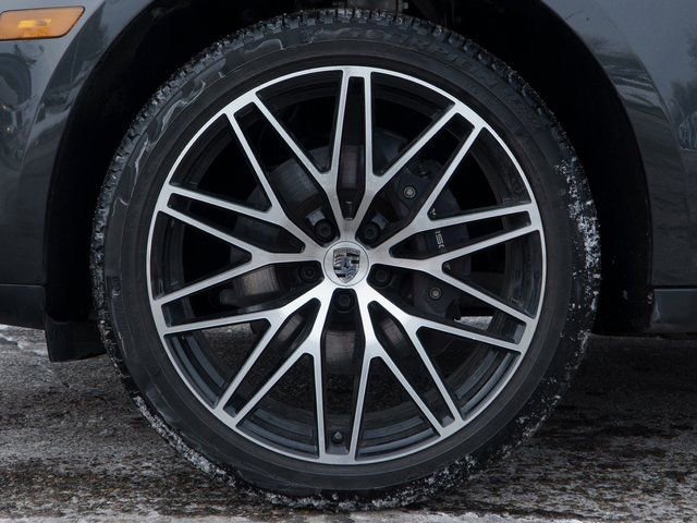 Certified 2025 Porsche Macan image 12