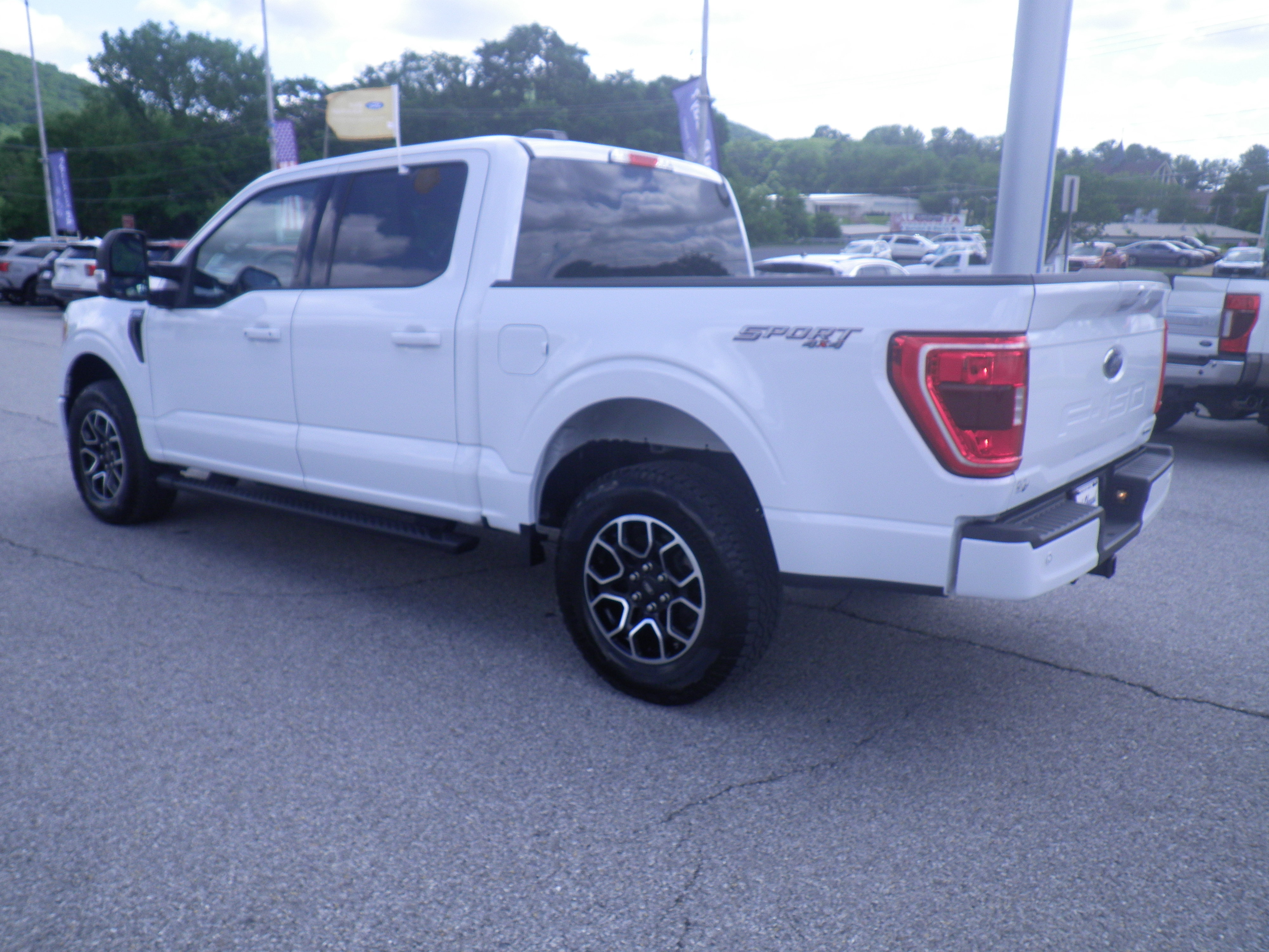 Certified 2022 Ford F150 XLT w/ Equipment Group 302A High image 4