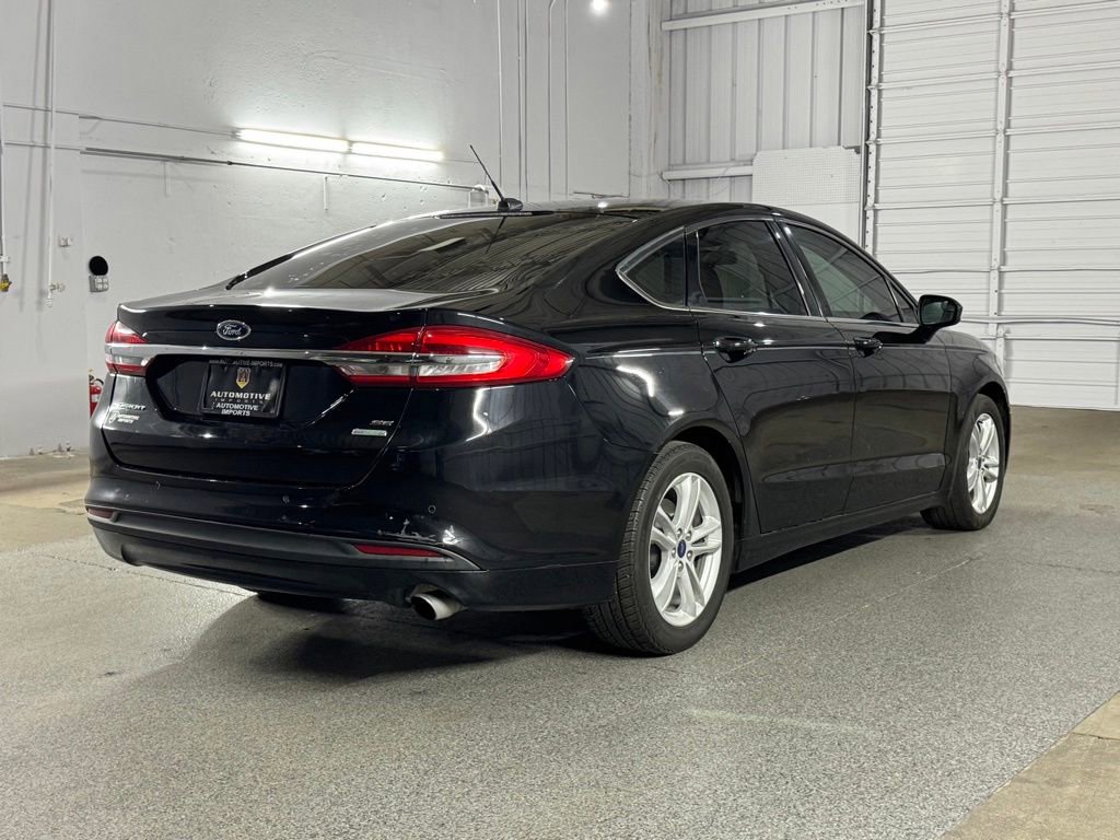 Used 2018 Ford Fusion SE w/ Fusion SE Technology Package FWD image 9