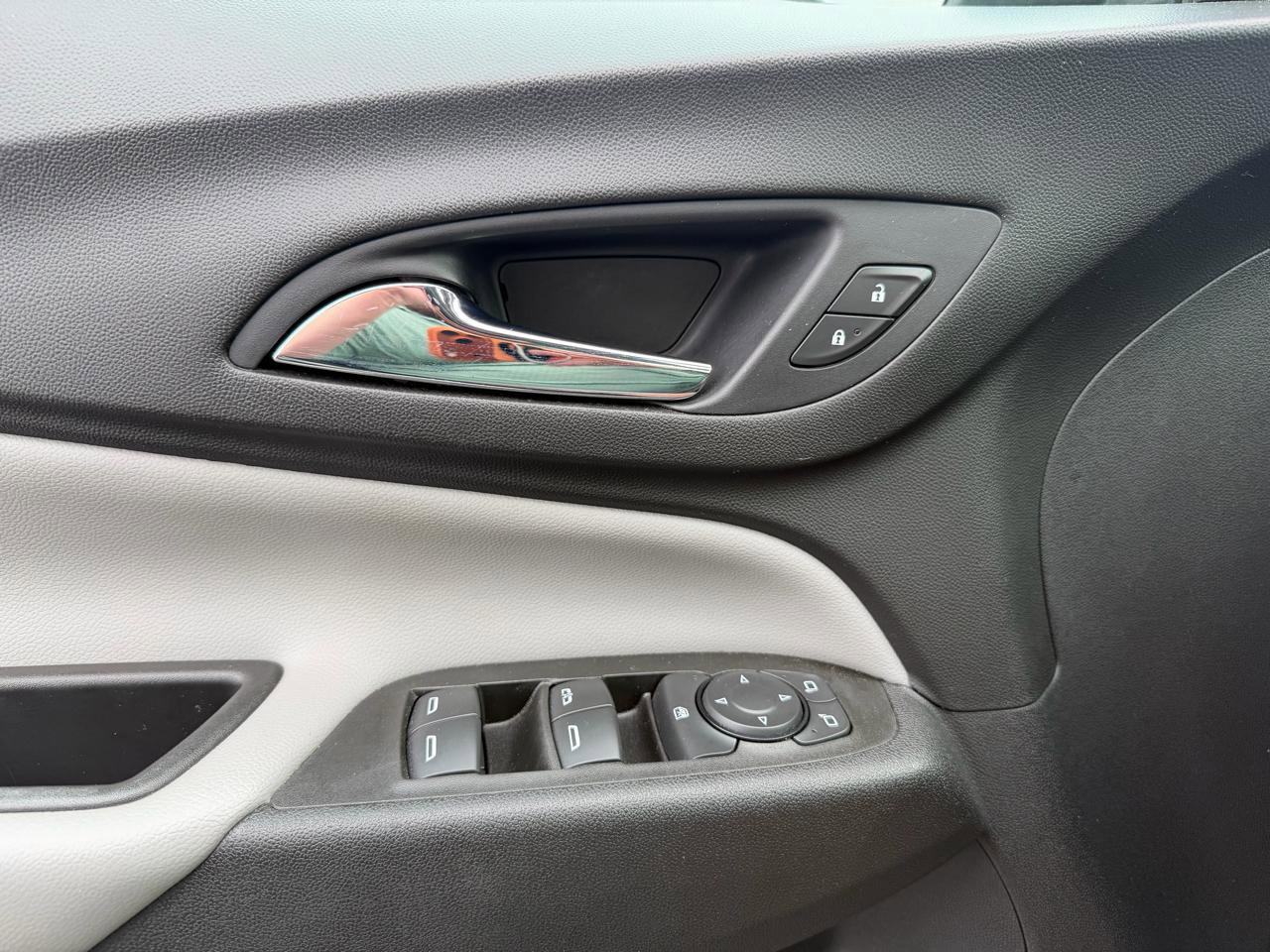 Used 2021 Chevrolet Equinox LS w/ LS Convenience Package FWD image 46